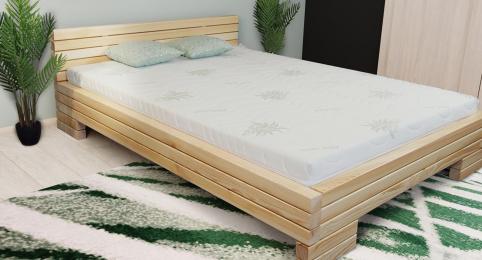 Łóżko z belek drewnianych 